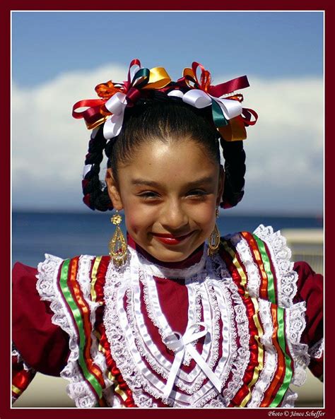 The three main types of dances in Baile <b>Folklorico</b> are: Jarabe Tapatio, Concheros, and Son. . Folklorico hairstyles